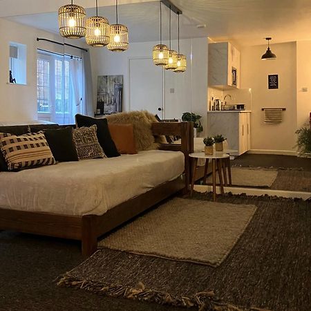 The Studio In The Annex Apartment Potters Bar Bagian luar foto