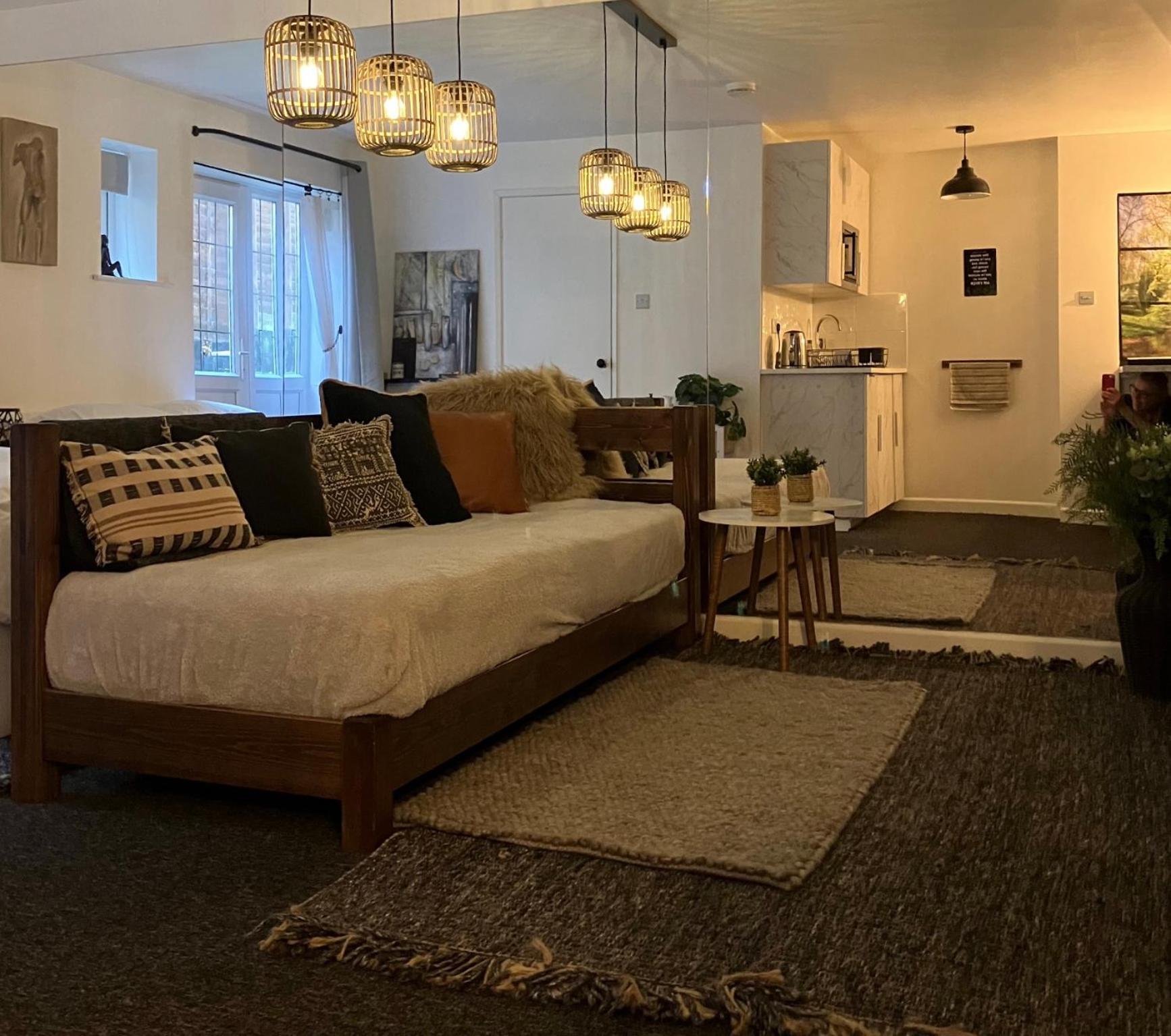 The Studio In The Annex Apartment Potters Bar Bagian luar foto