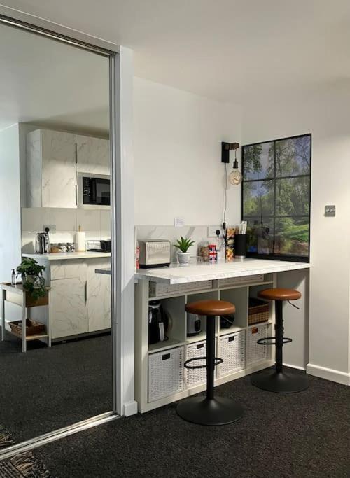 The Studio In The Annex Apartment Potters Bar Bagian luar foto