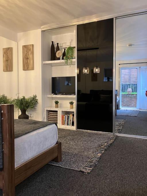 The Studio In The Annex Apartment Potters Bar Bagian luar foto