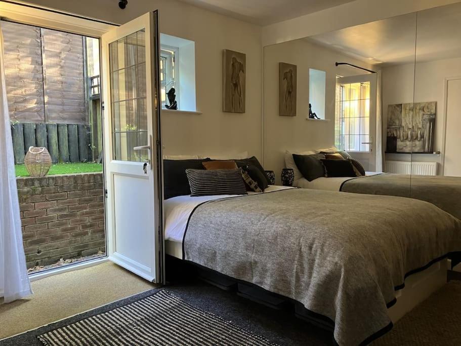 The Studio In The Annex Apartment Potters Bar Bagian luar foto